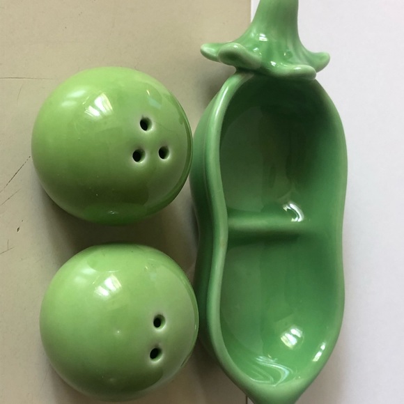 Peas in a Pod Salt and Pepper Shaker - Picture 4 of 6